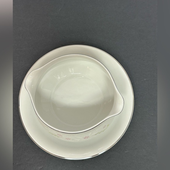 Salem China Spring Blossom Open Gravy Boat with Attached Bottom - Picture 4 of 8